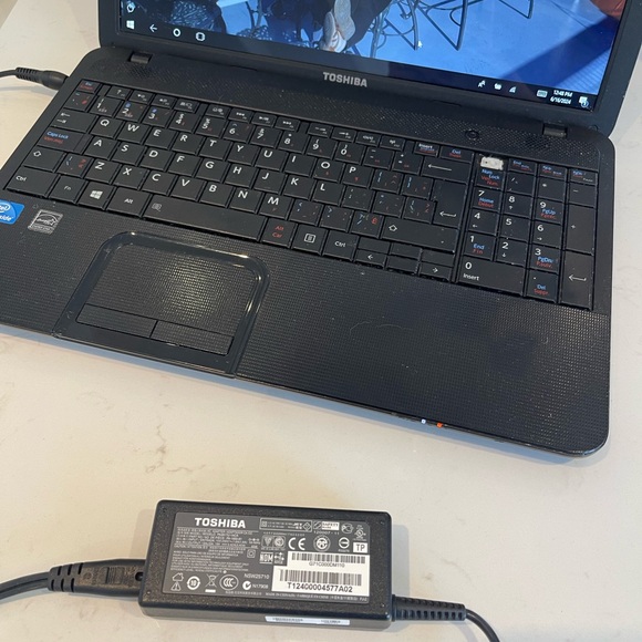 Toshiba laptop 🌷 - Picture 3 of 5